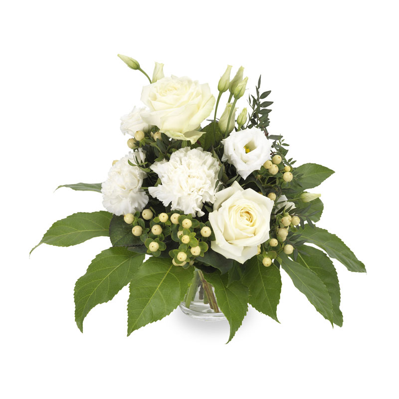Bukett med vita blommor (rosor, nejlikor, småblommigt) och gröna blad. Från Euroflorist