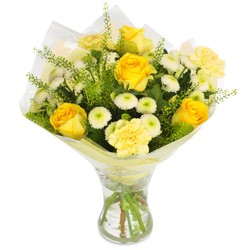 Bukett med blandade blommor i gult, bl a rosor. Blommorna finns att beställa hos Euroflorist.