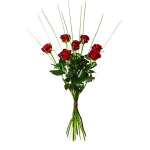 Bukett med sju röda rosor och steelgrass. Ur Interfloras sortiment.