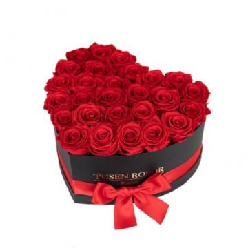 Hjärtformad box, fylld med röda rosor. Beställ hos Florister i Sverige!
